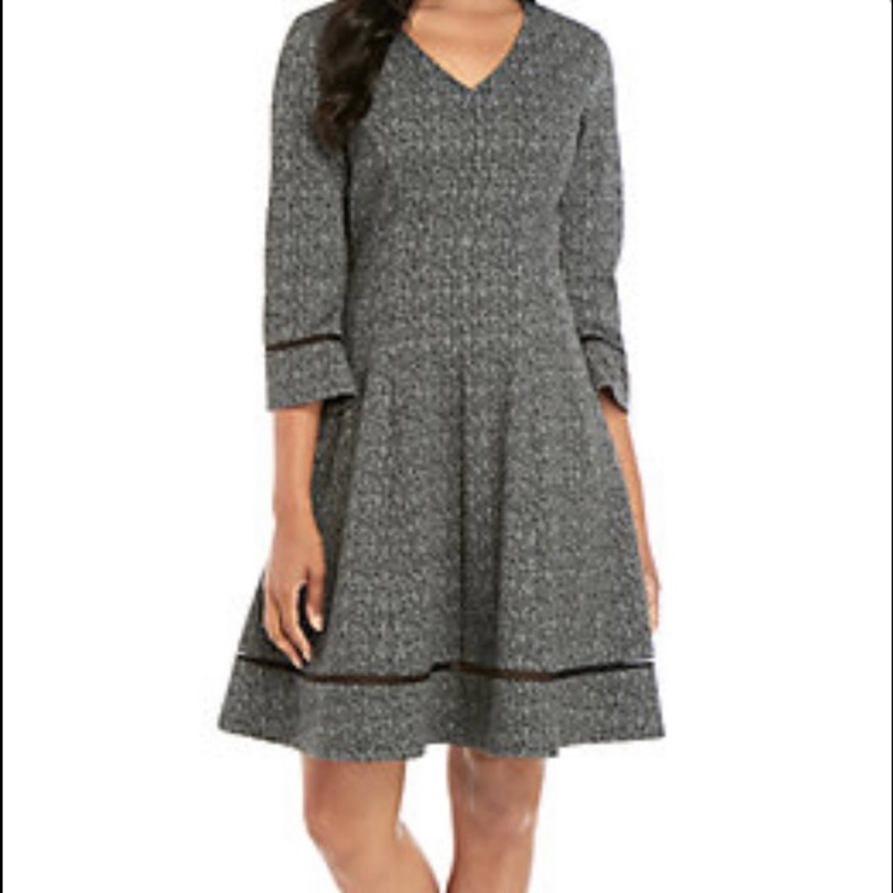 Signature by Robbie Bee Women’s dress Size M.